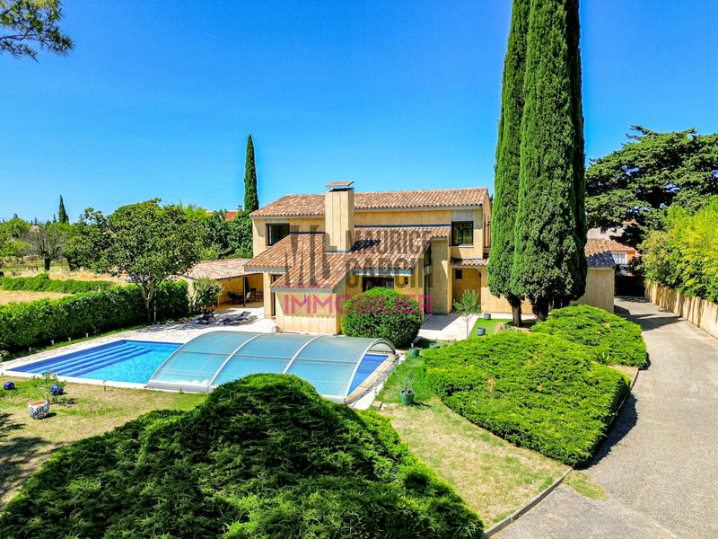 Maison - 211 m² - 6 pièces