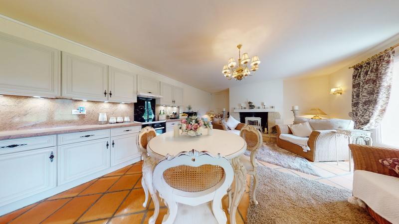 Maison traditionnelle - 285 m² - 13 pièces