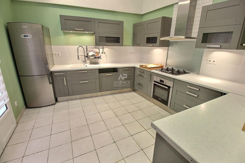 Maison - 180 m² - 6 pièces