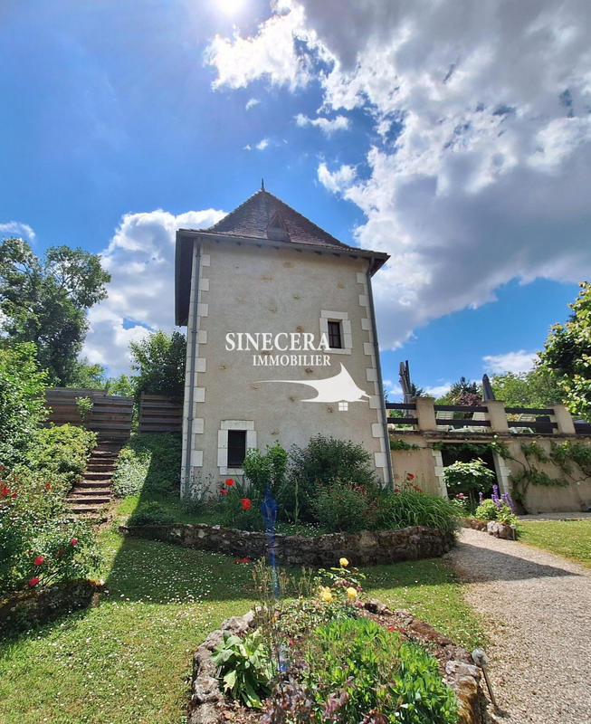 Maison - 230 m² - 8 pièces