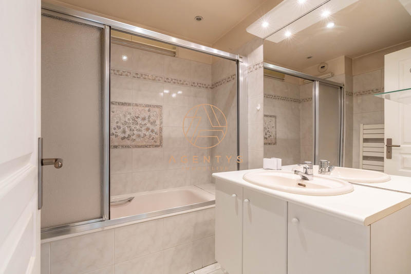 Appartement - 102 m² - 5 pièces