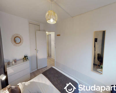 Chambre - 80 m² - 1 pièce