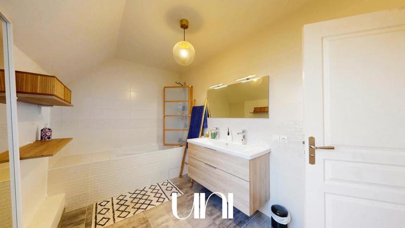 Maison - 150 m² - 7 pièces