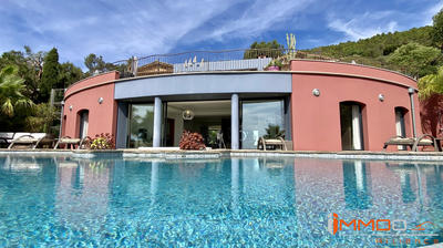 Villa - 344 m² - 9 pièces