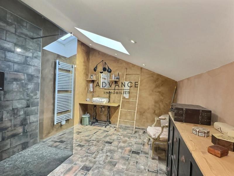 Corps de ferme - 320 m² - 5 pièces