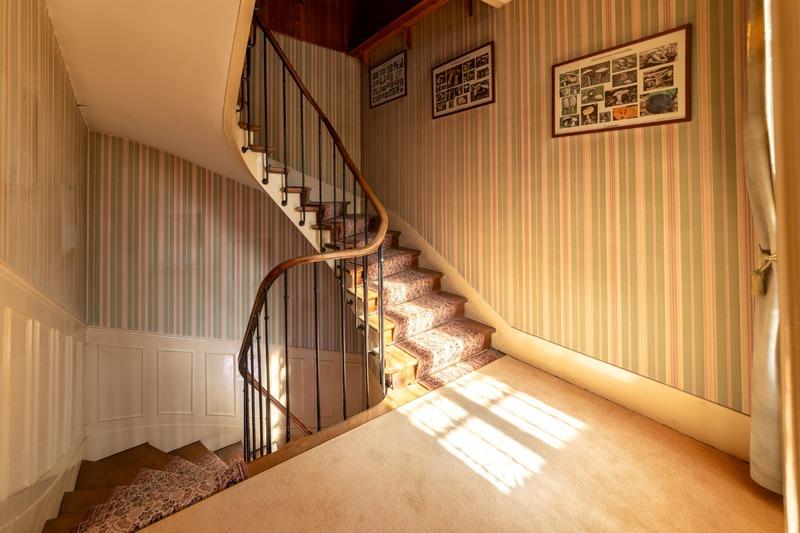 Maison bourgeoise - 308 m² - 11 pièces