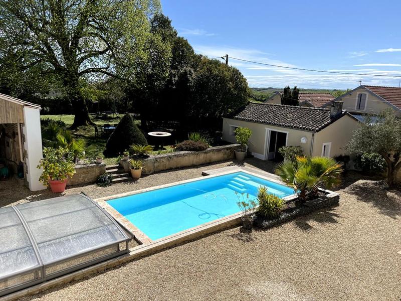 Maison - 270 m² - 8 pièces