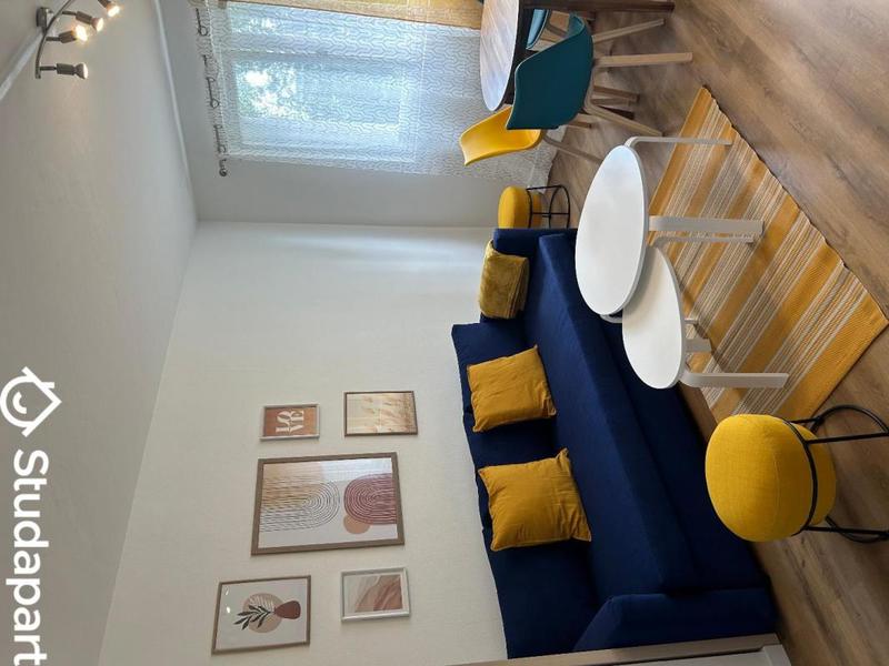 Chambre - 9 m² - 1 pièce