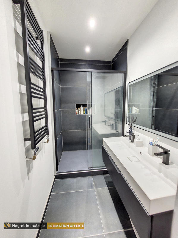 Appartement - 120 m² - 5 pièces