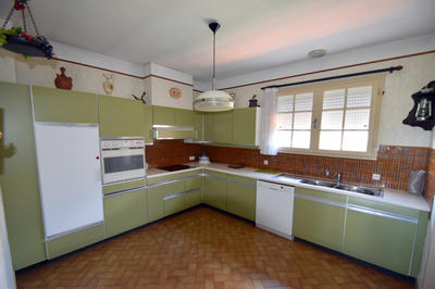 Maison - 290 m² - 9 pièces