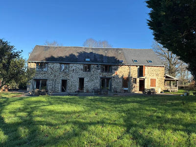 Maison - 280 m² - 14 pièces