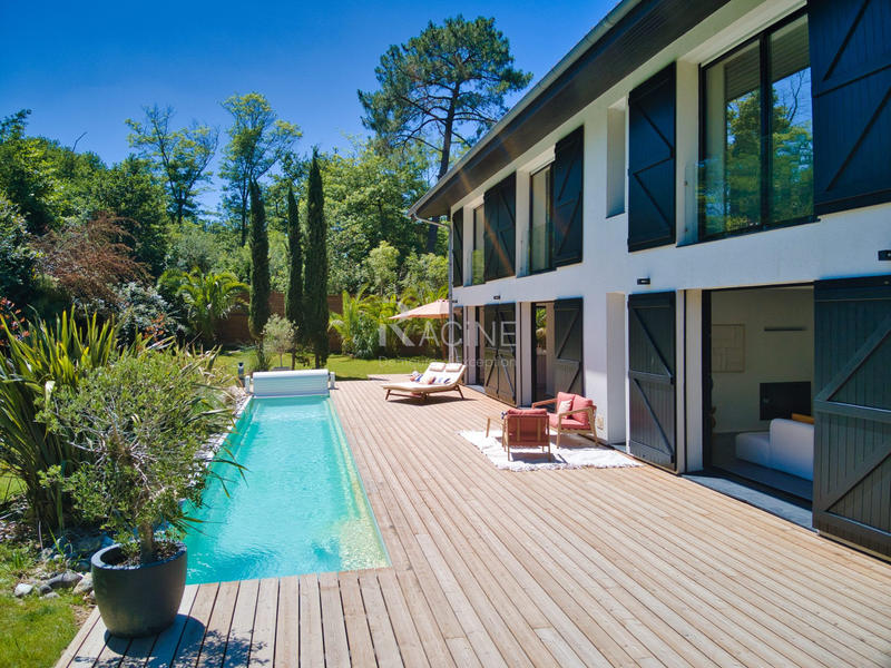 Villa - 310 m² - 7 pièces