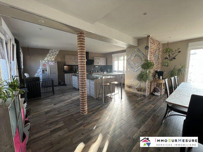 Maison - 228 m² - 9 pièces