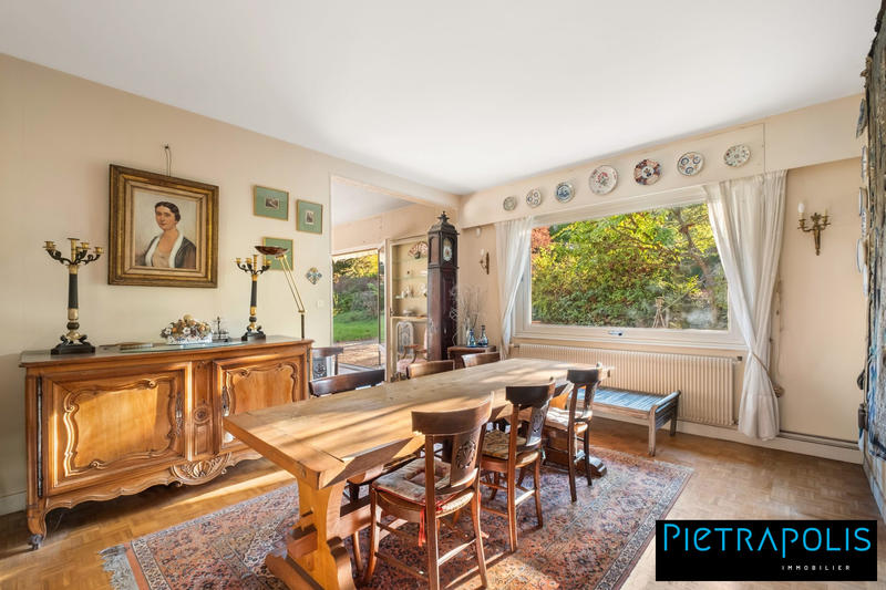 Maison - 250 m² - 8 pièces