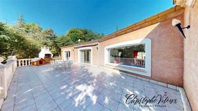 Villa - 200 m² - 5 pièces