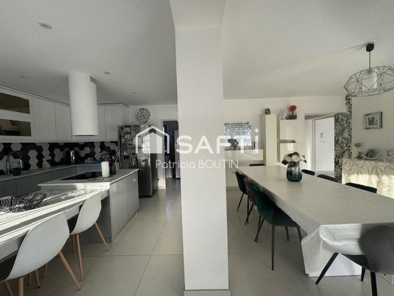 Maison - 225 m² - 10 pièces