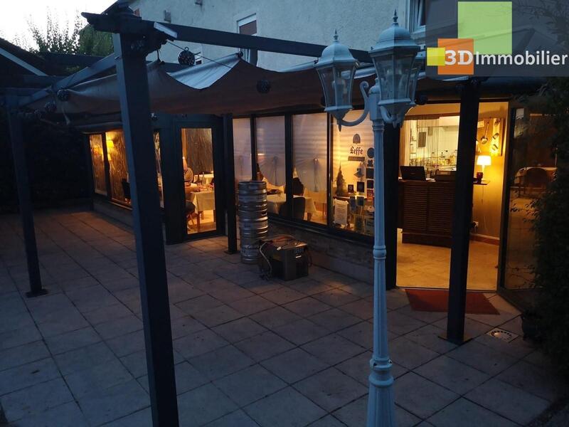 Local commercial - 250 m² - 8 pièces