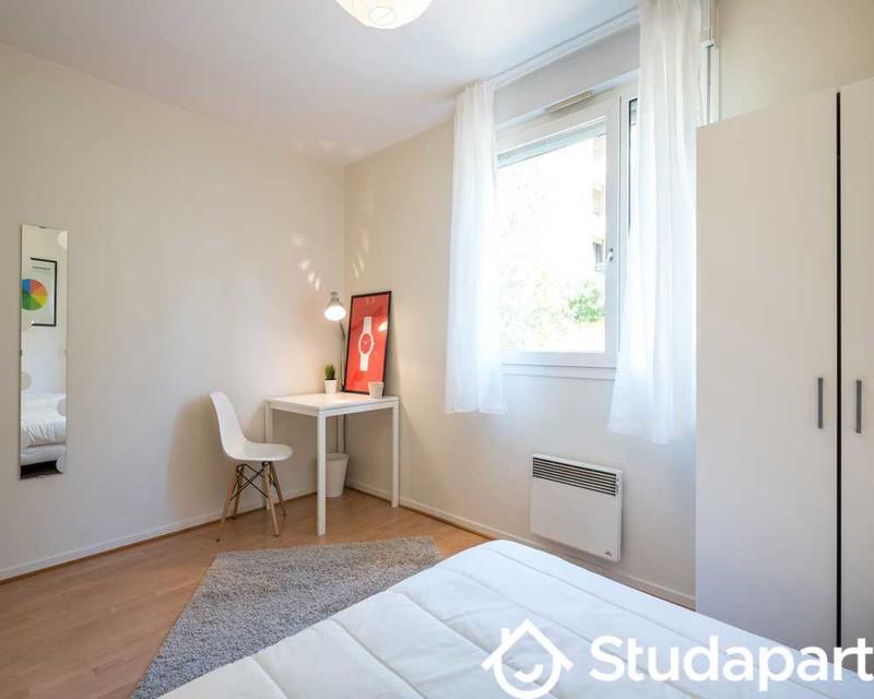 Chambre - 80 m² - 1 pièce