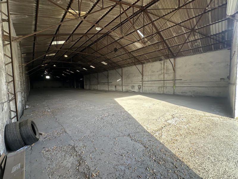 Entrepôt - 1 200 m²