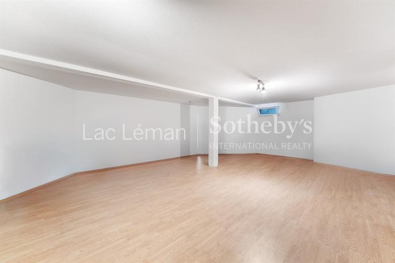 Maison - 210 m² - 6 pièces