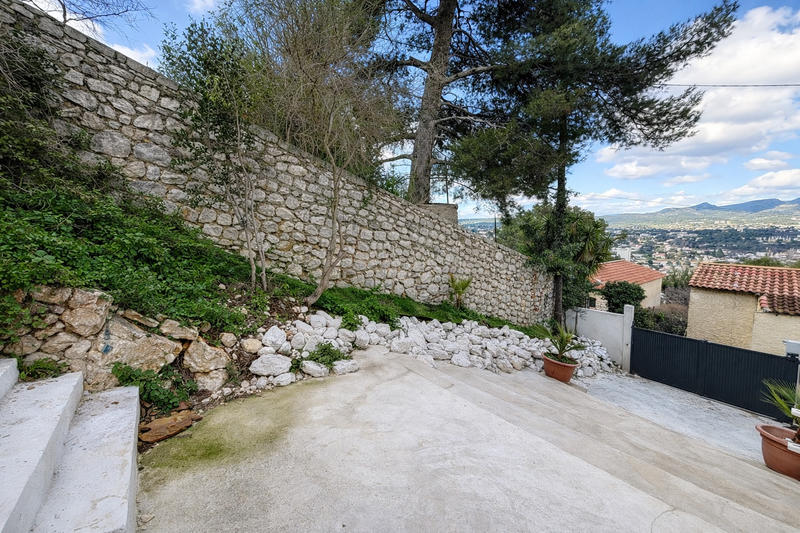 Maison - 220 m² - 5 pièces