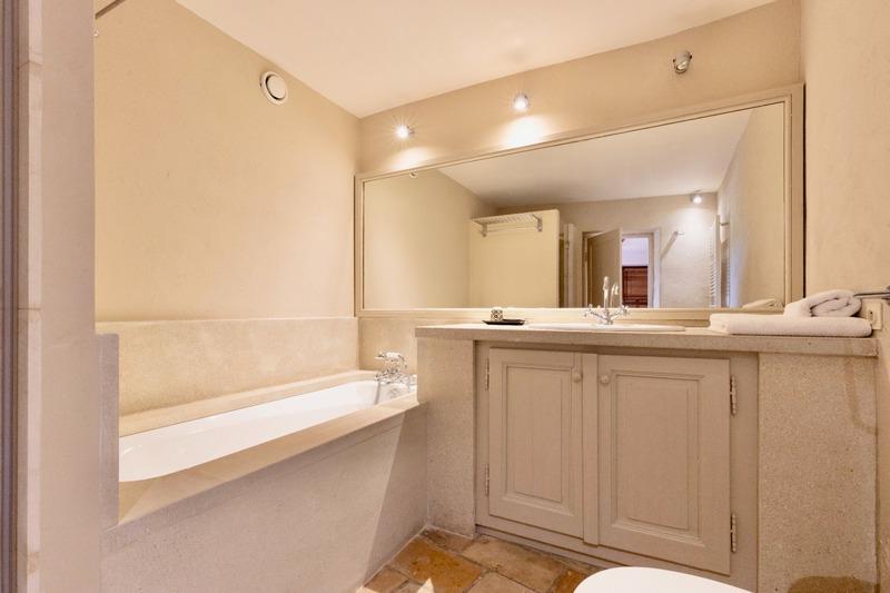 Maison de village - 598 m² - 9 pièces