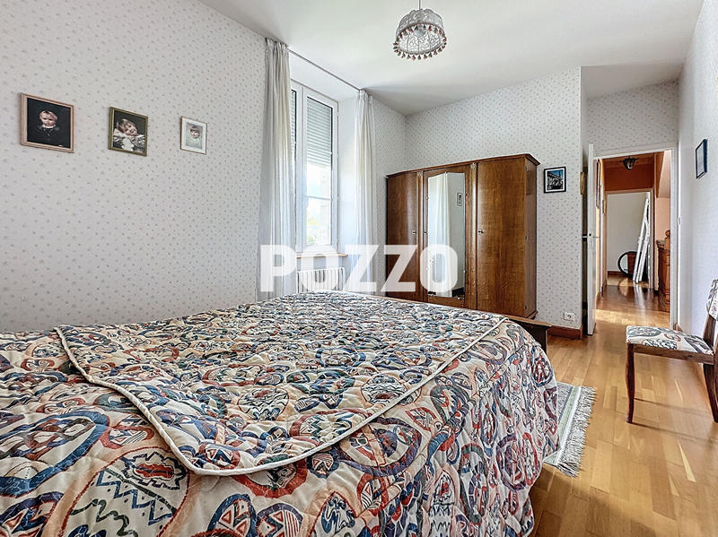 Maison - 185 m² - 8 pièces