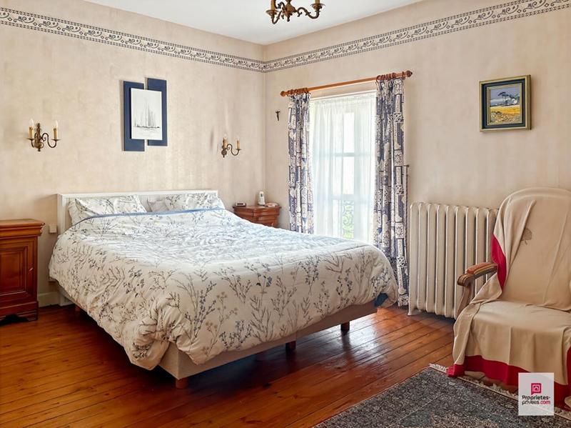 Maison - 244 m² - 10 pièces