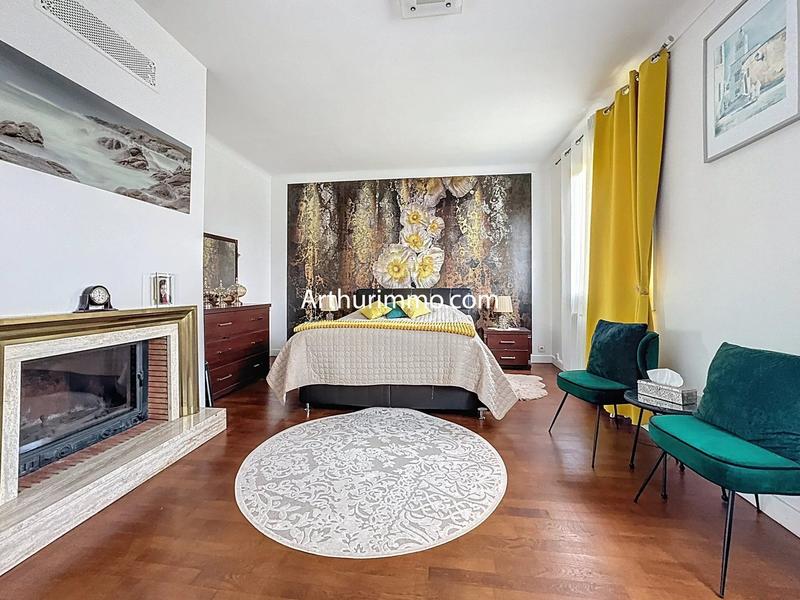 Maison - 220 m² - 10 pièces