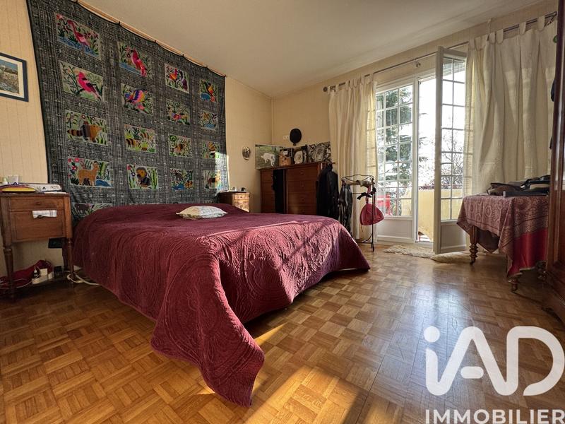 Maison - 241 m² - 10 pièces