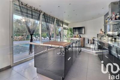 Maison - 279 m² - 7 pièces