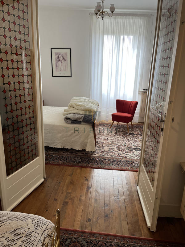 Maison - 325 m² - 12 pièces