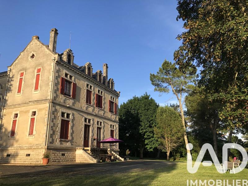 Maison - 471 m² - 11 pièces