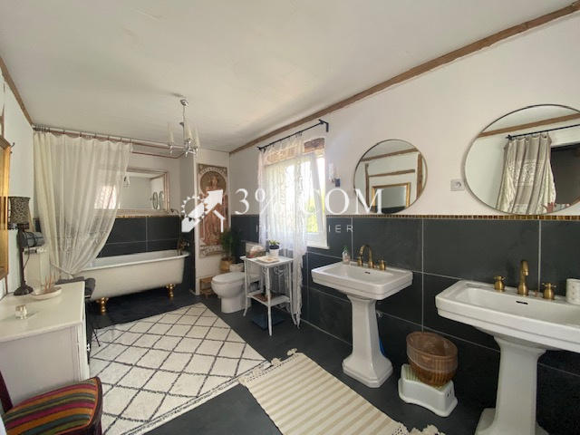 Propriété - 460 m² - 12 pièces