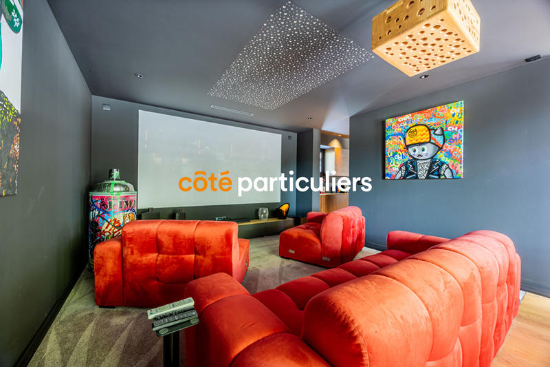 Maison - 260 m² - 7 pièces