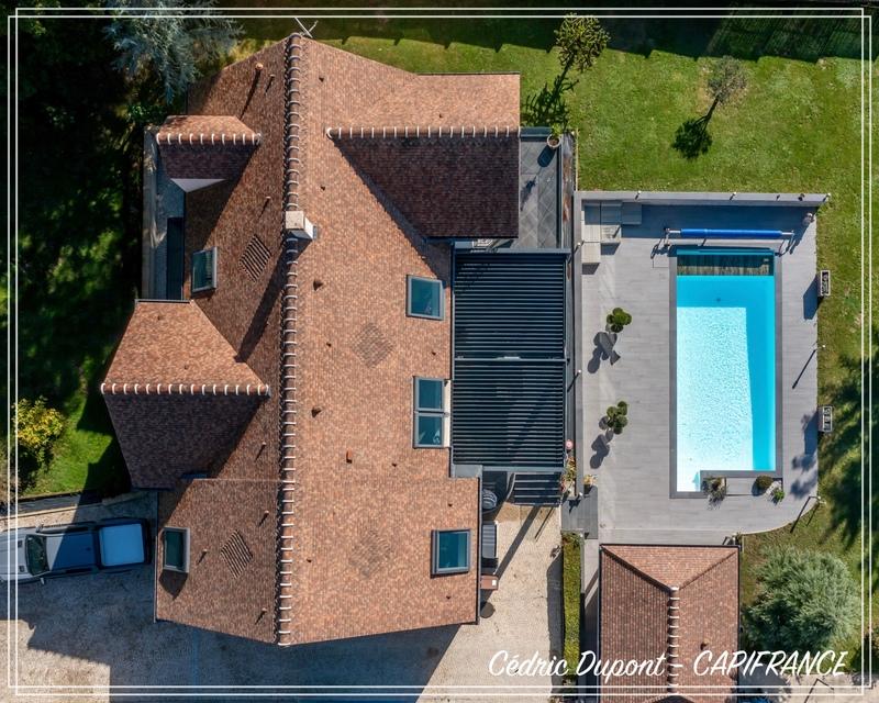 Maison - 285 m² - 8 pièces