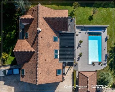 Maison - 285 m² - 8 pièces