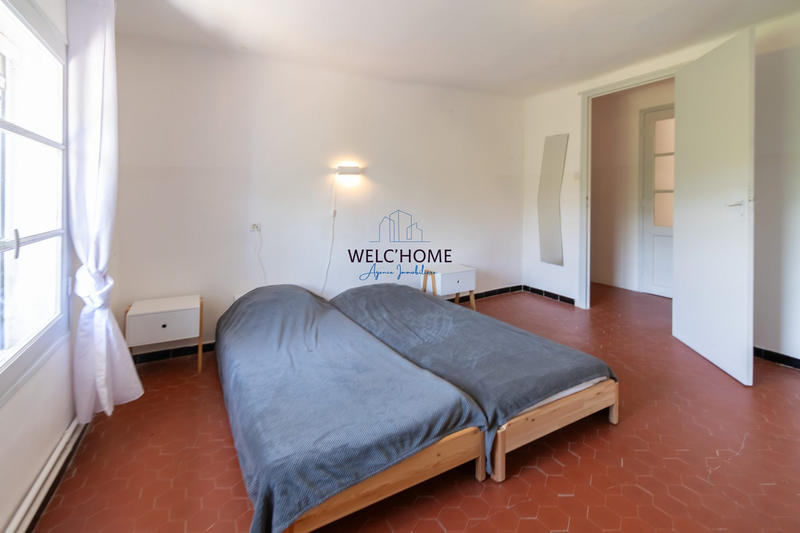 Maison - 200 m² - 8 pièces