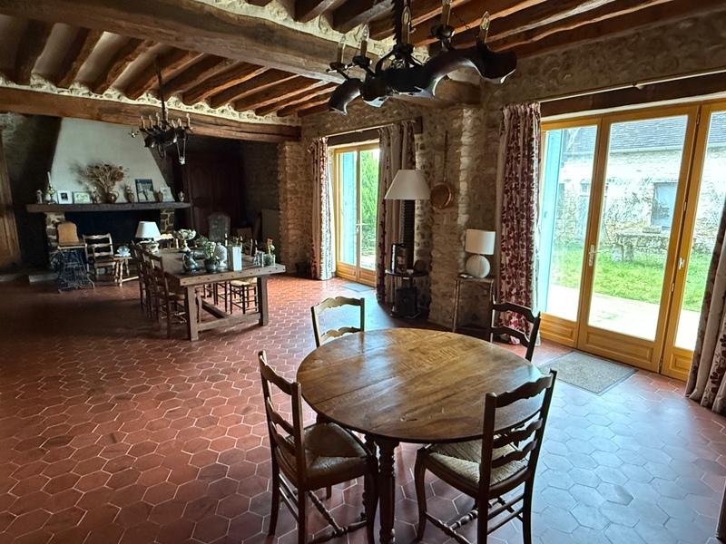 Maison - 220 m² - 8 pièces