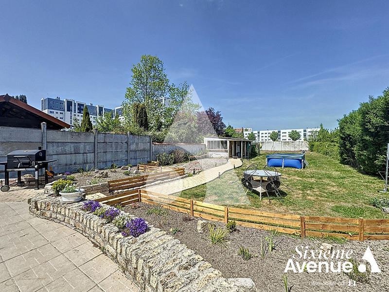 Maison - 110 m² - 4 pièces