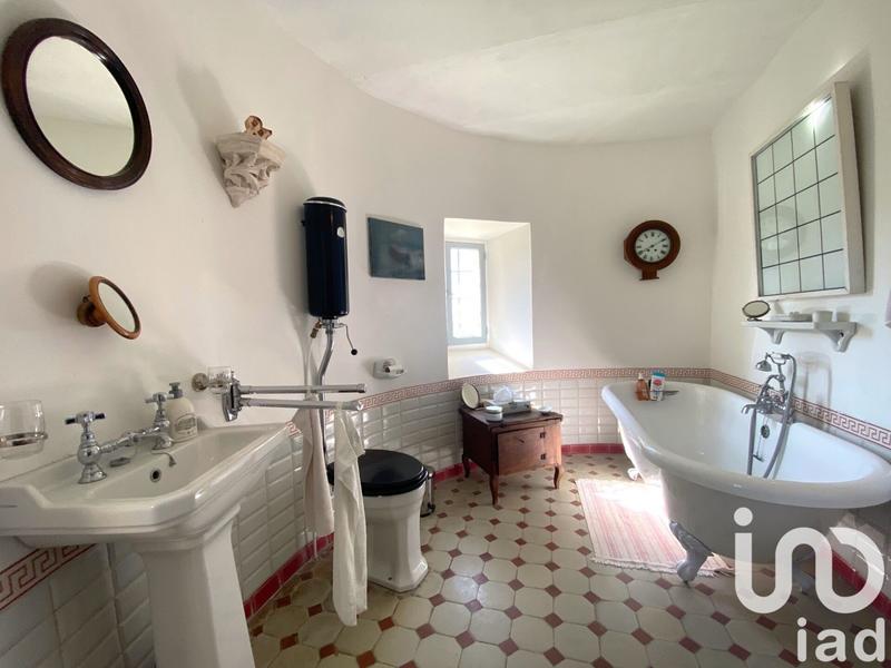 Château - 1 380 m² - 30 pièces