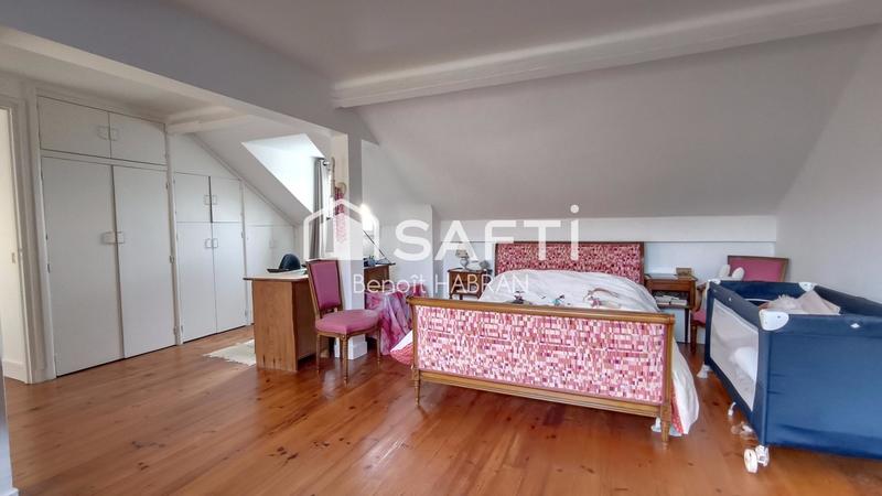 Maison - 235 m² - 8 pièces