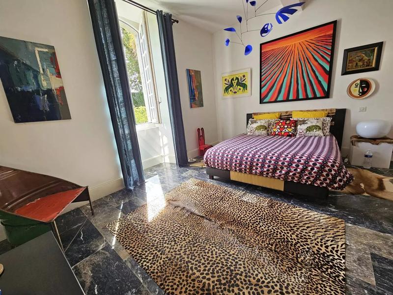 Maison - 365 m² - 8 pièces