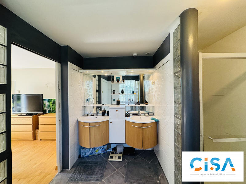 Maison - 180 m² - 8 pièces