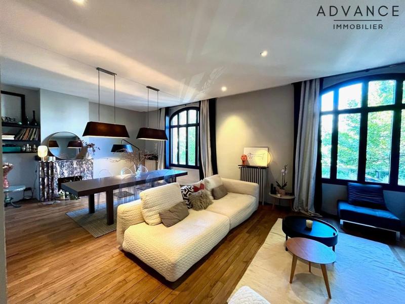 Maison - 315 m² - 12 pièces