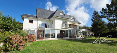 Maison traditionnelle - 185 m² - 8 pièces