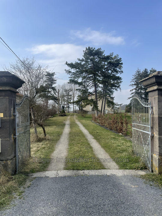 Propriété - 222 m² - 11 pièces