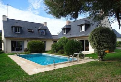 Maison - 178 m² - 10 pièces