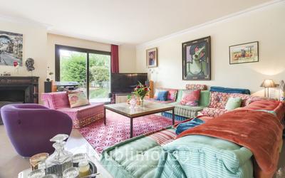 Maison - 305 m² - 6 pièces