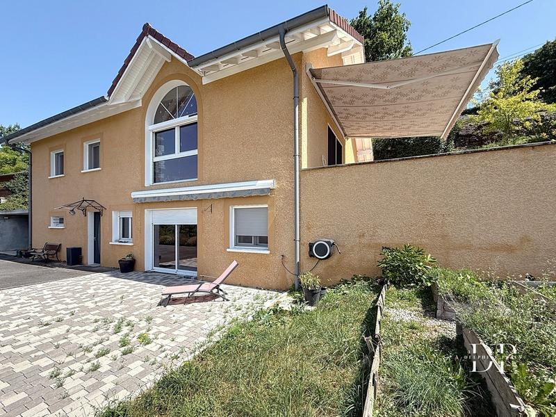 Maison - 222 m² - 5 pièces